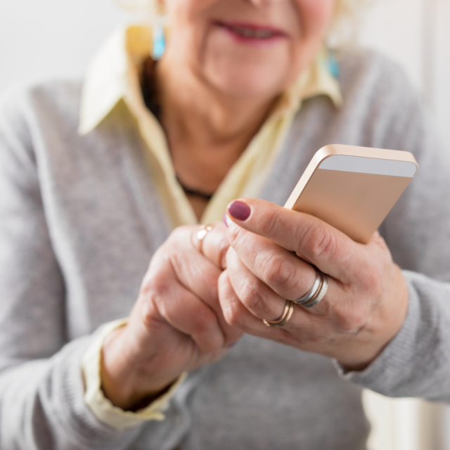 SMS actie voor 60 plussers over herhaalprik tegen corona