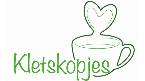 Logo van Kletskopjes. Een kopje koffie met de naam kletskopjes eronder.